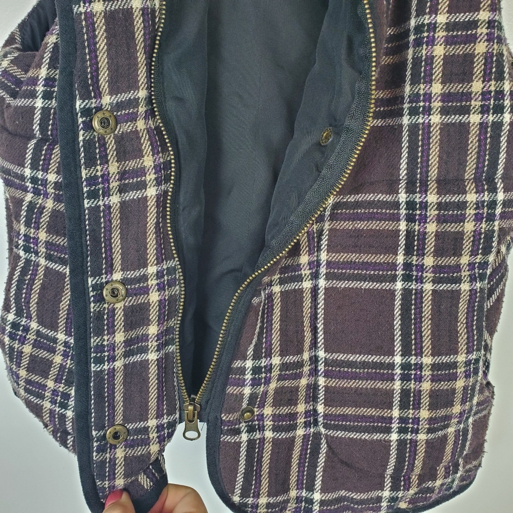 Wet Seal sleeveless vest with detachable fur hood - Picture 5 of 7
